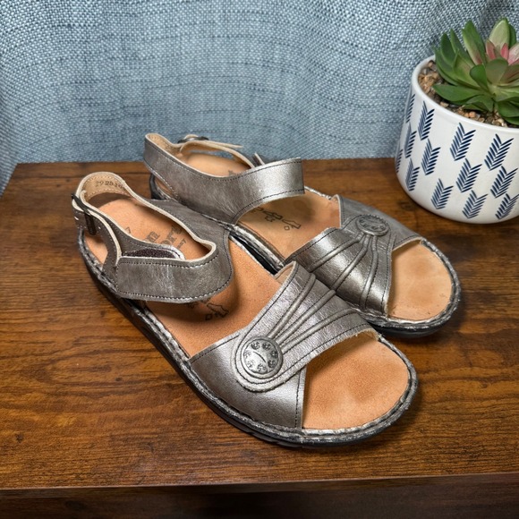 Finn Sausalito Sandals Size 37 US 6.5 Metallic Silver Leather Comfy German Made - Picture 1 of 9